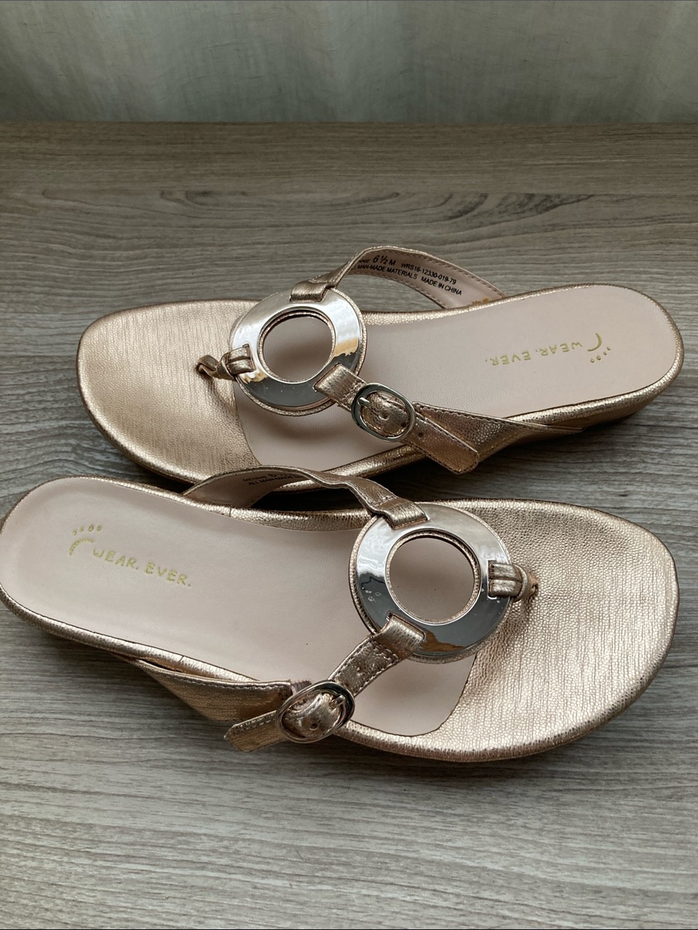 Wear.Ever Women's Metallic Rose Gold Circle-Accent Slide Sandals 6,5